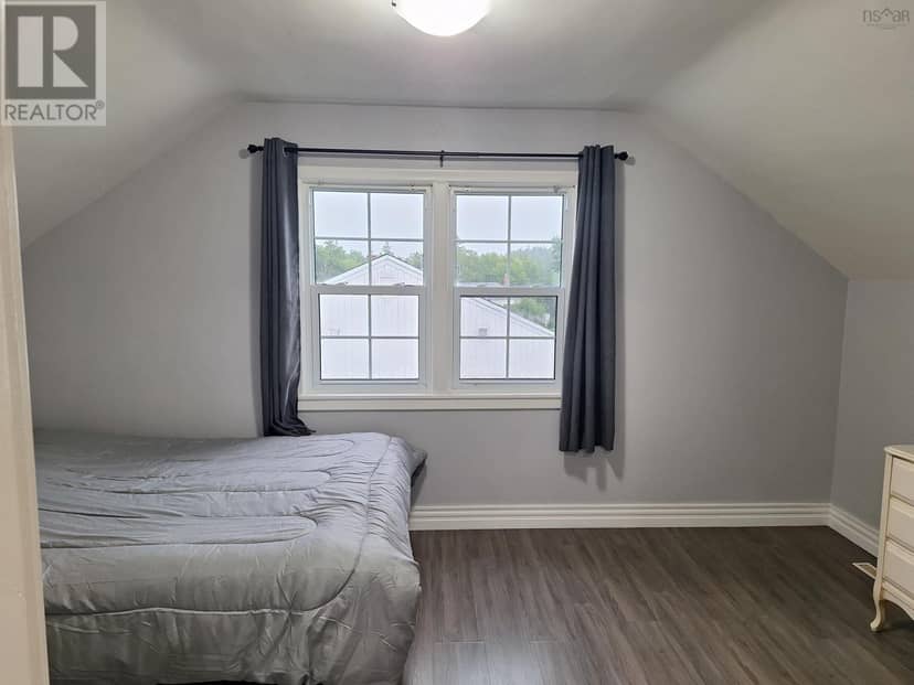 4 Elmdale Crescent — photo 31 of 40