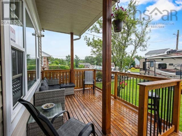 4 Elmdale Crescent — photo 8 of 40