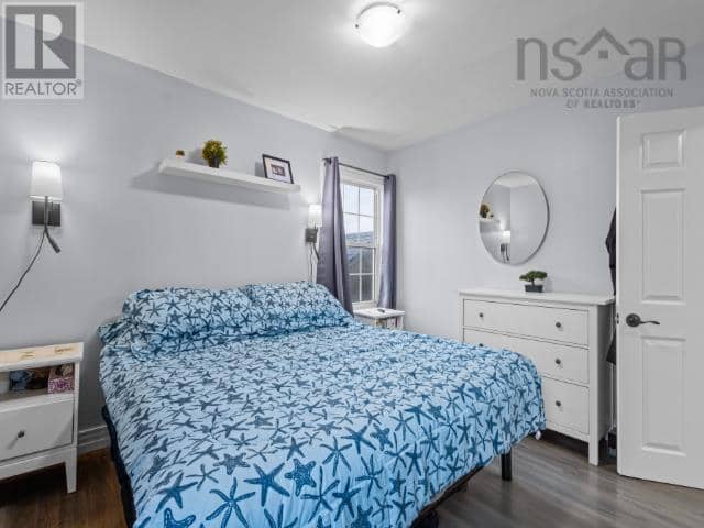 4 Elmdale Crescent — photo 25 of 40