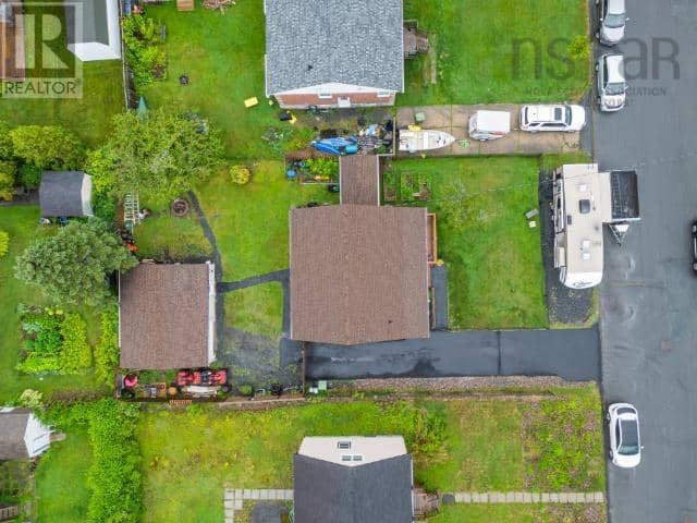 4 Elmdale Crescent — photo 5 of 40