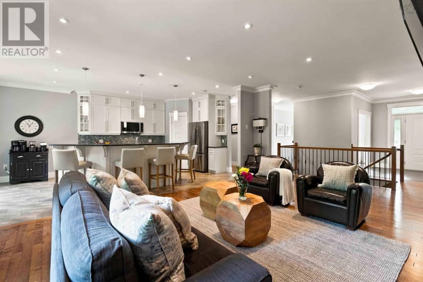 67 Glencairn Avenue — photo 13 of 40