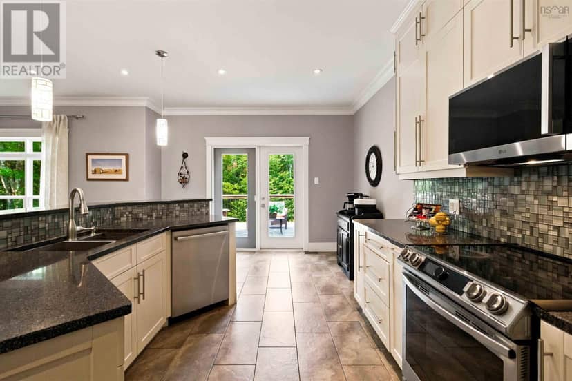 67 Glencairn Avenue — photo 17 of 40