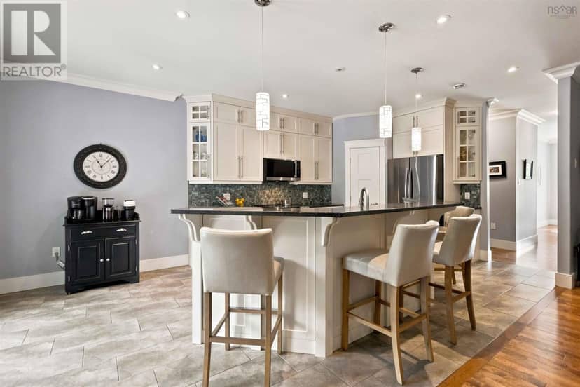 67 Glencairn Avenue — photo 15 of 40