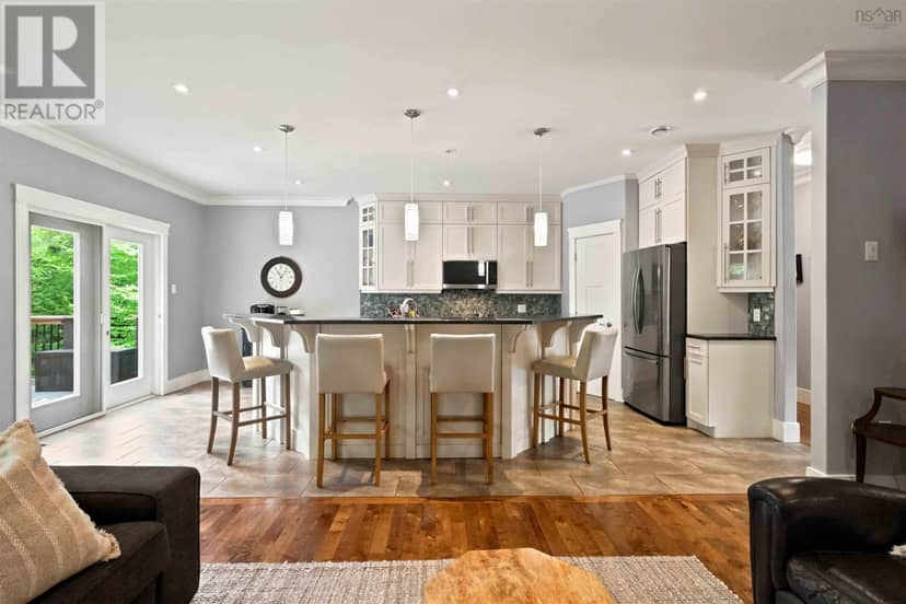 67 Glencairn Avenue — photo 14 of 40