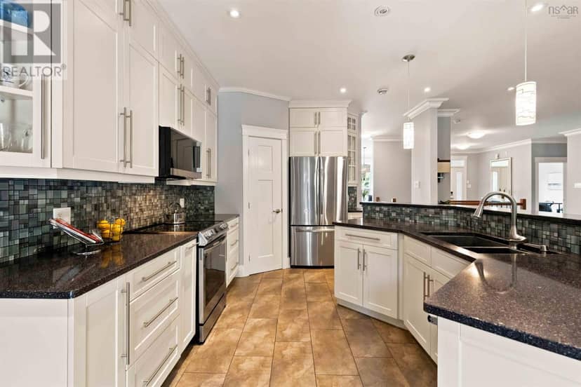 67 Glencairn Avenue — photo 16 of 40