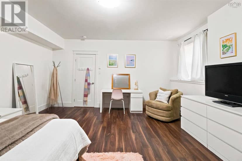 67 Glencairn Avenue — photo 32 of 40