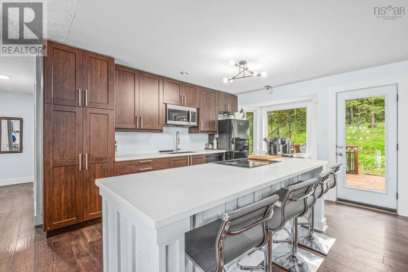 96 Regal Road, Dartmouth, photo 2