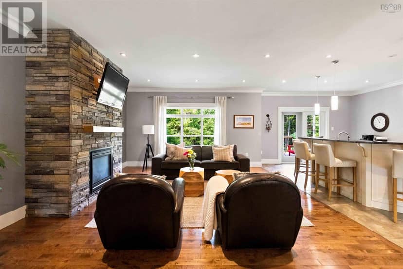 67 Glencairn Avenue — photo 9 of 40