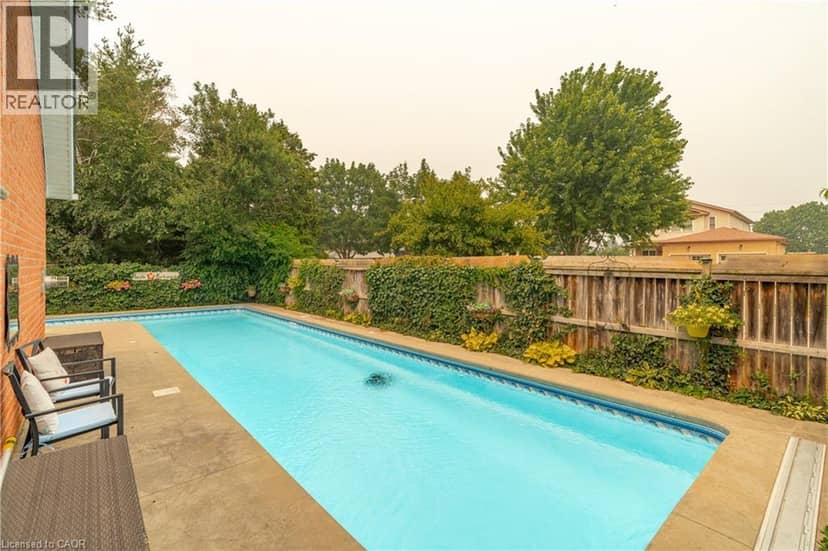 79 BEAVERBROOK Crescent — photo 4 of 40