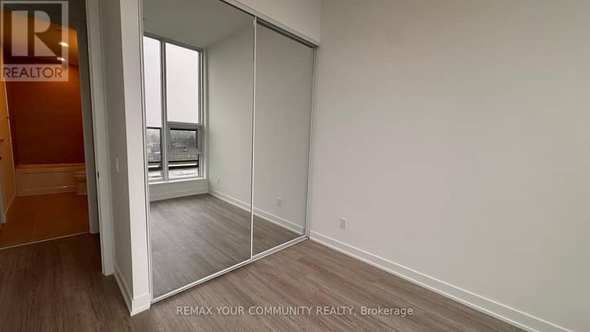 1004 - 8188 Yonge Street — photo 14 of 37