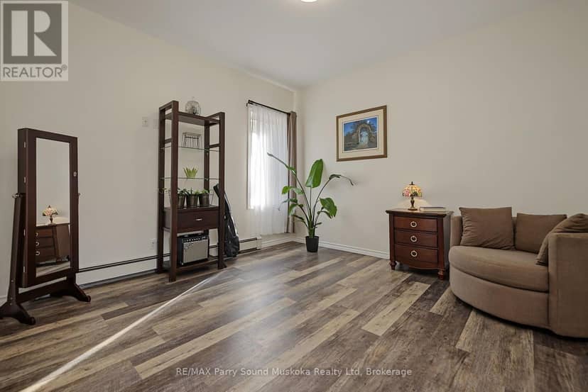 50 Bowes Street — photo 15 of 38