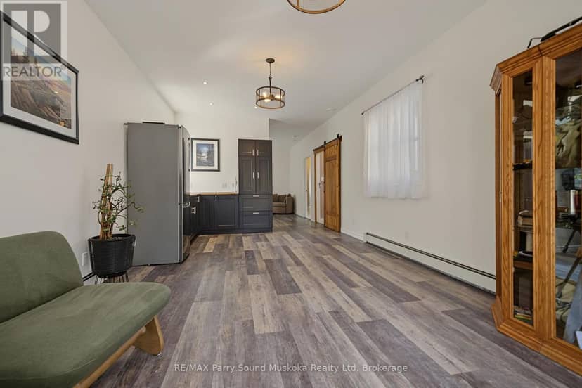 50 Bowes Street — photo 19 of 38