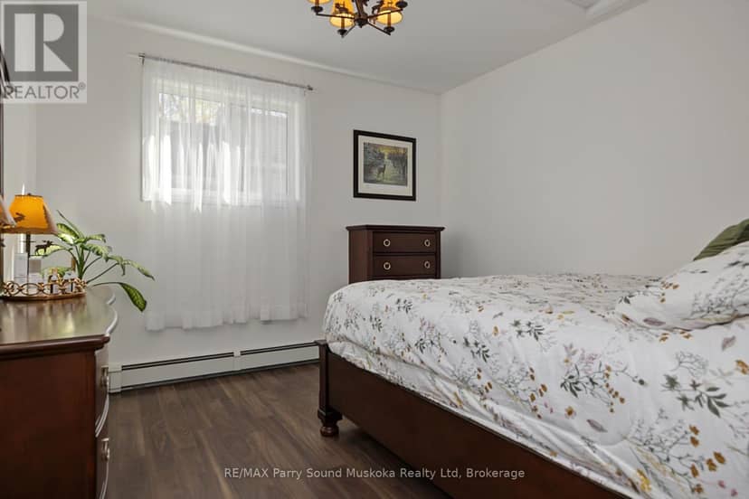 50 Bowes Street — photo 9 of 38