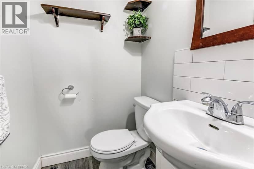 51 METCALFE Crescent Unit# D — photo 8 of 17