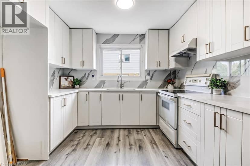 51 METCALFE Crescent Unit# D — photo 6 of 17