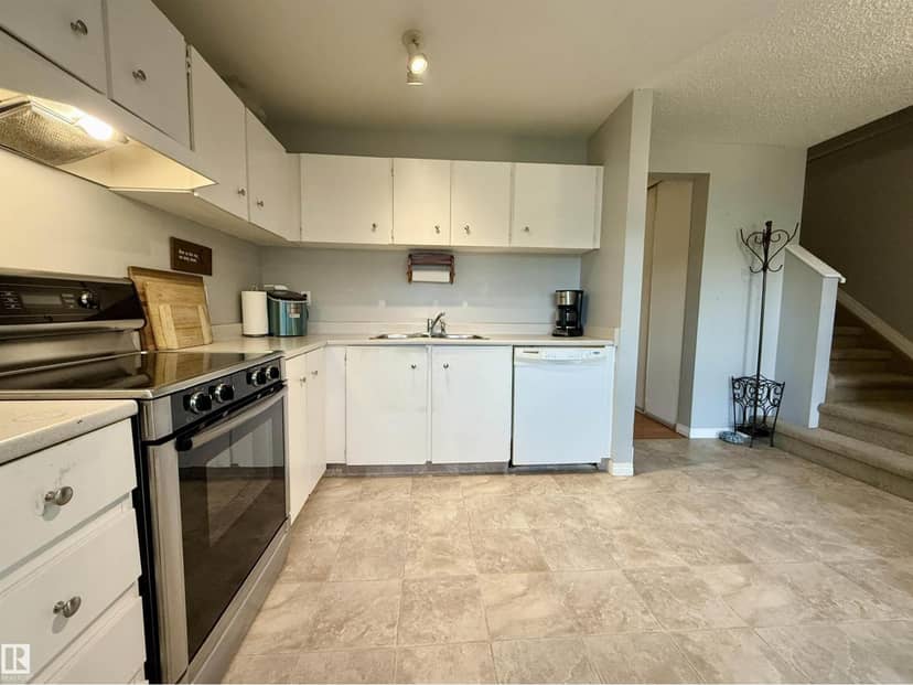 5107 146 AV NW — photo 9 of 40