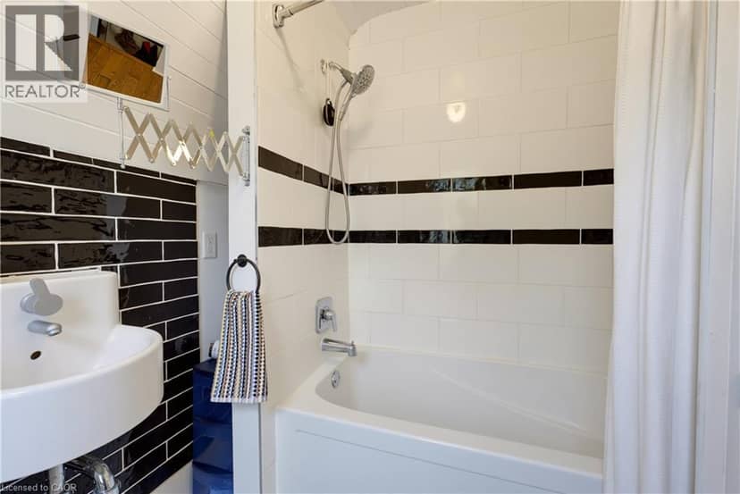89 ALLEN Street W — photo 26 of 40