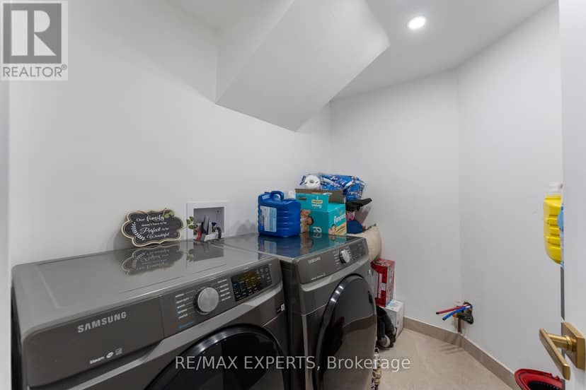 142 King Street E — photo 16 of 40