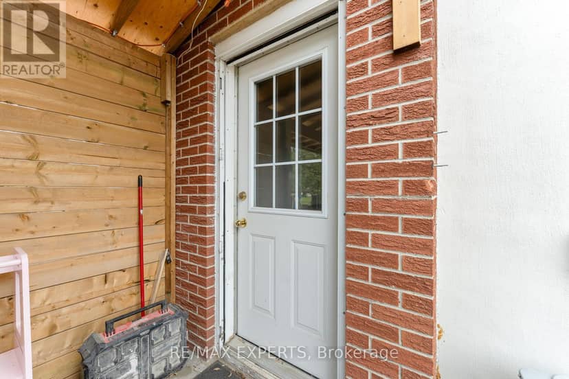 142 King Street E — photo 31 of 40