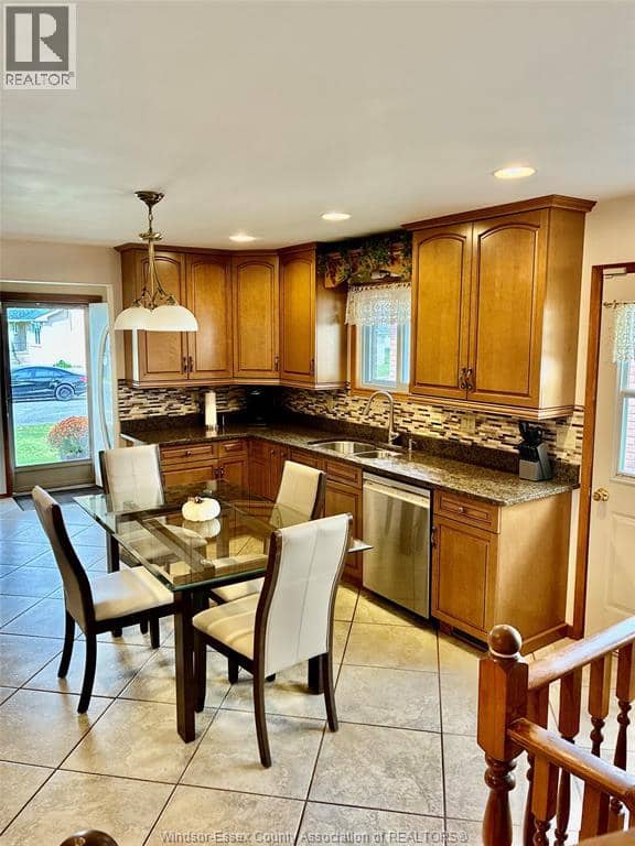 3596 Hemlock Avenue — photo 7 of 40
