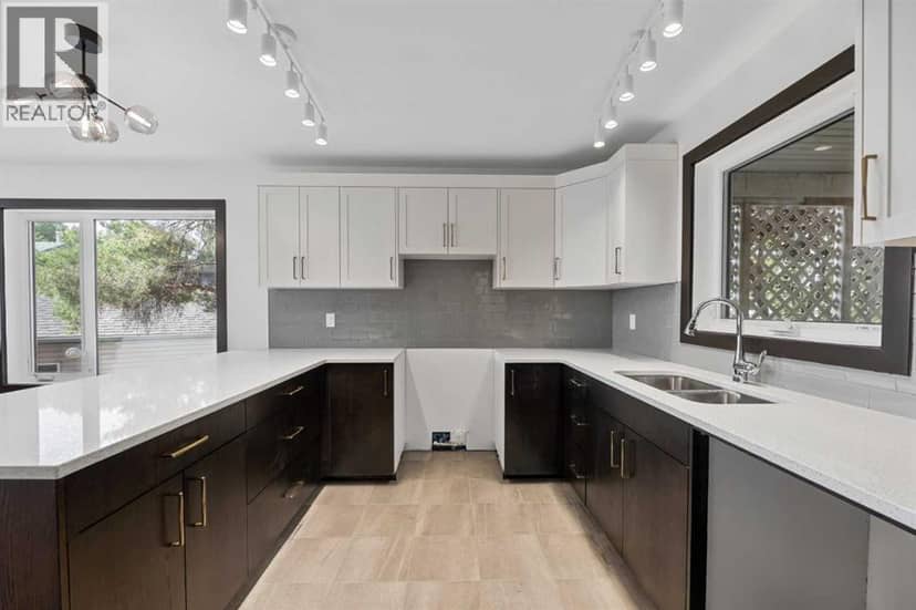 1525 Mary Place — photo 9 of 29