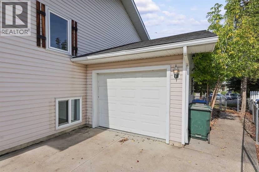 1525 Mary Place — photo 23 of 29
