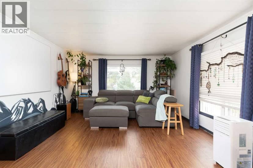 135 Dalhousie Court W — photo 9 of 28