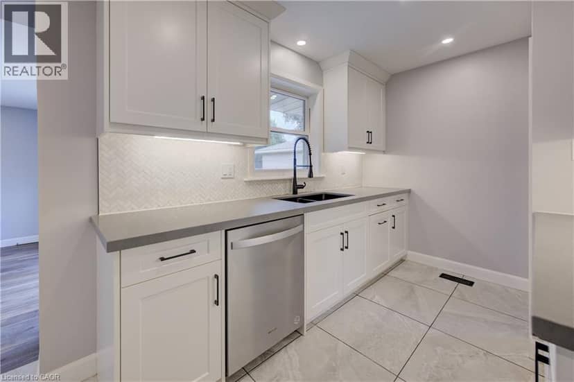 244 ROYAL Street, Waterloo, photo 6