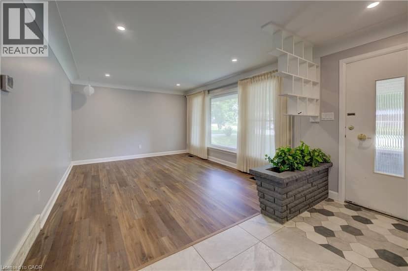 244 ROYAL Street, Waterloo, photo 2