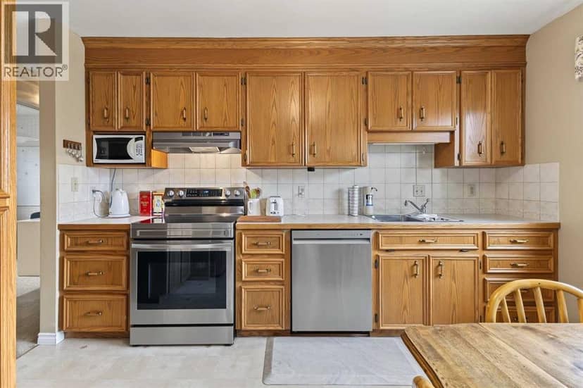 148 Marwood Circle NE — photo 10 of 33