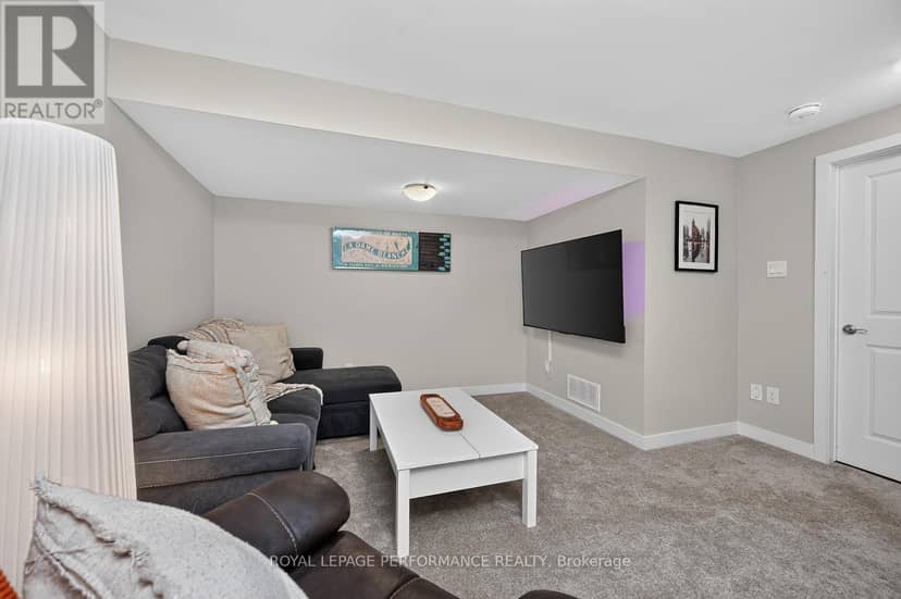 1016 Kijik Crescent — photo 32 of 40