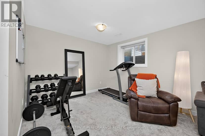 1016 Kijik Crescent — photo 33 of 40