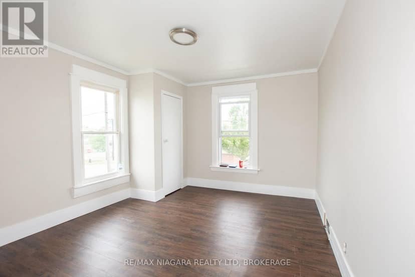 4 Manchester Avenue, St. Catharines, photo 2