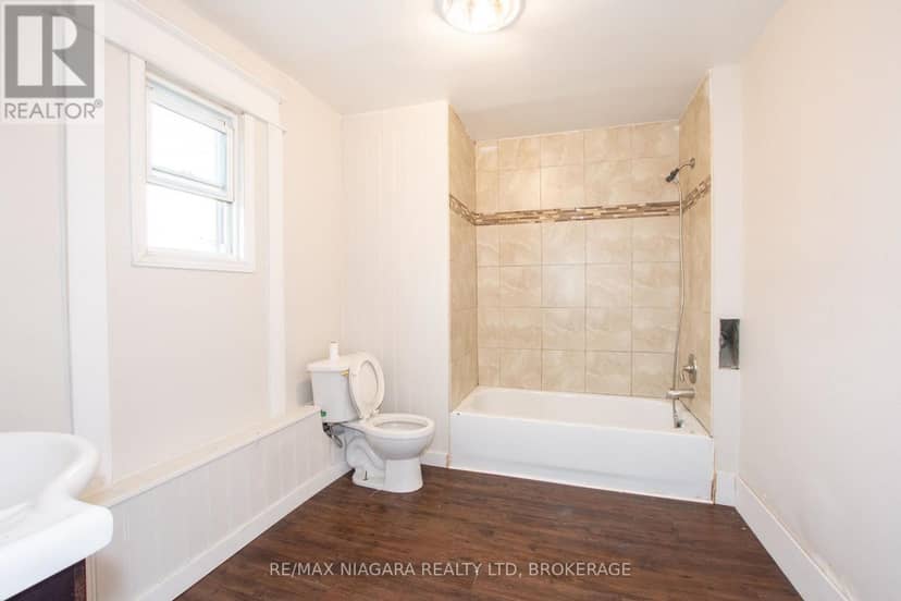 4 Manchester Avenue, St. Catharines, photo 5