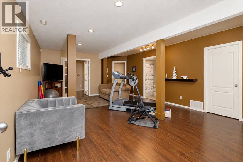8 Daines Avenue — photo 17 of 40