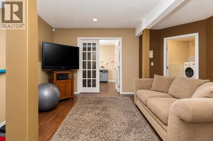 8 Daines Avenue — photo 18 of 40