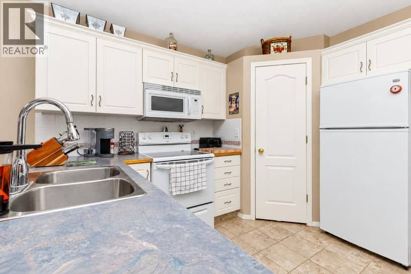 8 Daines Avenue — photo 9 of 40