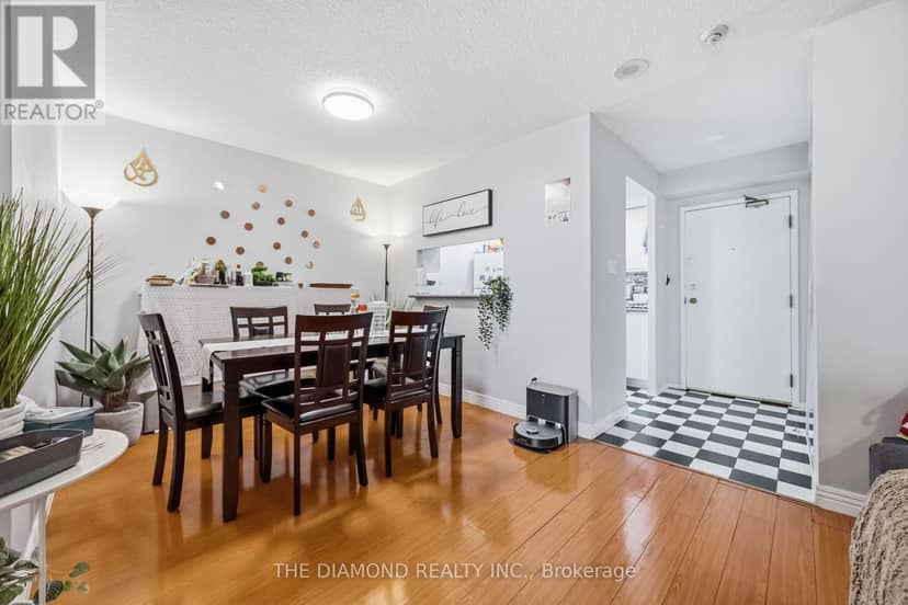 816 - 2550 Lawrence Avenue E — photo 9 of 40