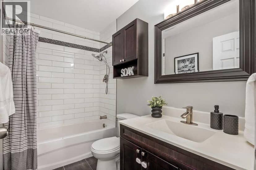 907 Canfield Crescent SW — photo 18 of 40