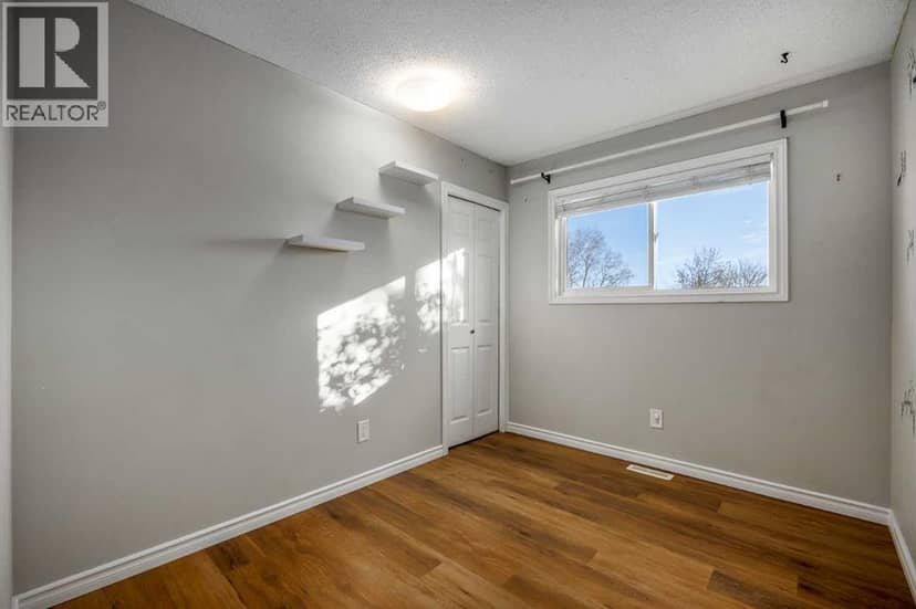 907 Canfield Crescent SW — photo 23 of 40
