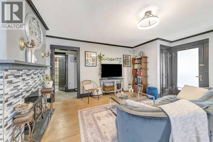 1512 49 Avenue — photo 4 of 40