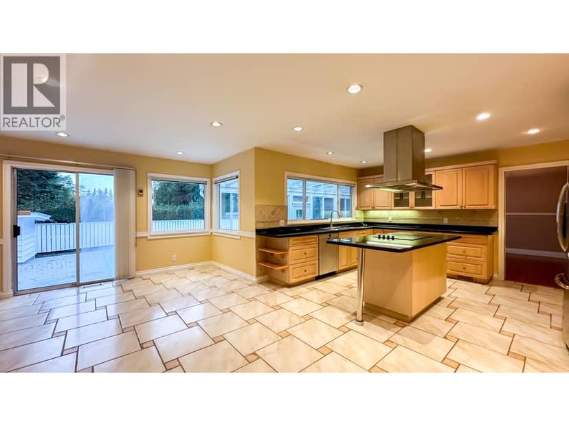3522 SW Marine Drive — photo 11 of 40