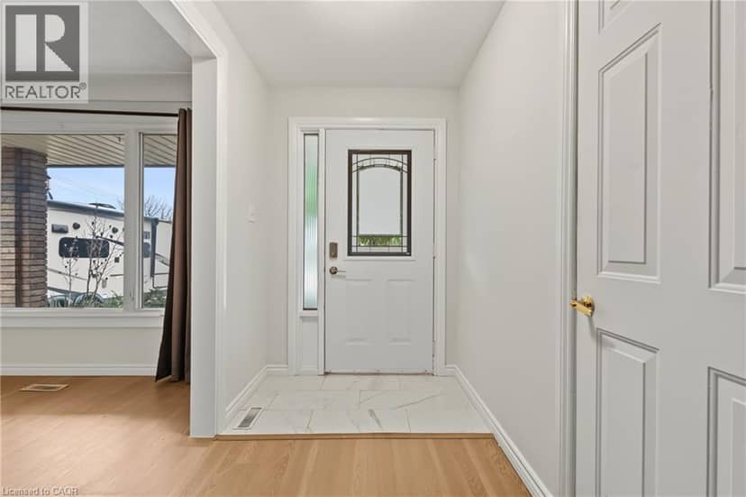 8 VALANNA Court, Hamilton, photo 3