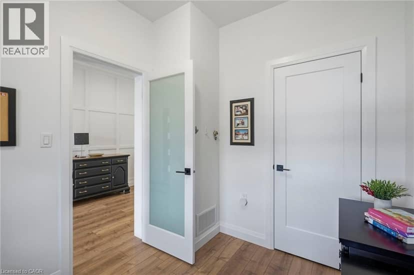 15 SAINT ANTHONY Place — photo 6 of 40