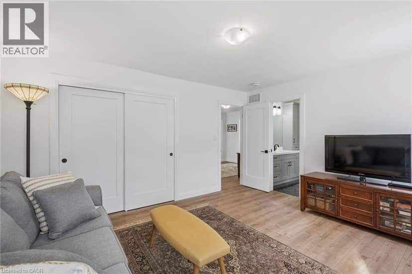 15 SAINT ANTHONY Place — photo 35 of 40