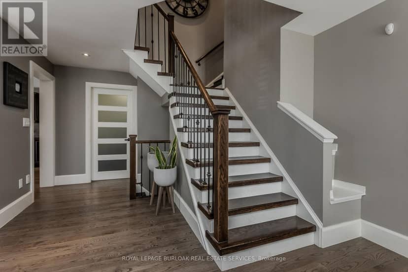 2248 Elmside Crescent — photo 19 of 32