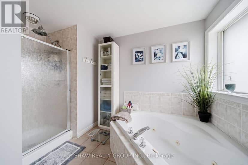 79 Beaverbrook Crescent — photo 37 of 40