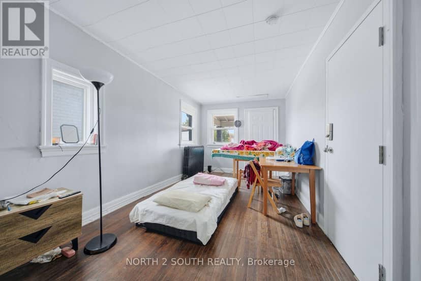 880 Dundas Street E — photo 16 of 40