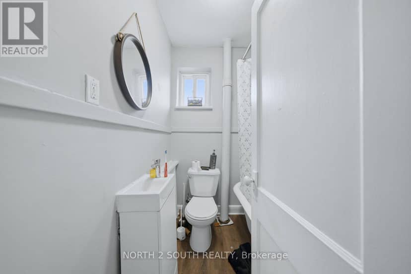 880 Dundas Street E — photo 26 of 40