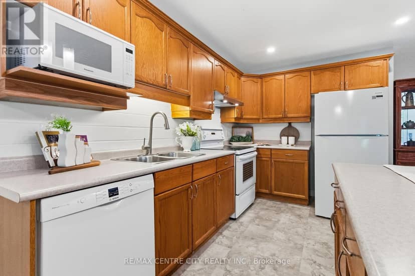 93 McTaggart Court — photo 17 of 40